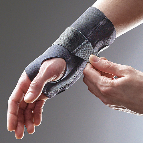 FUTURO Right-Hand Small/Medium Wrist Support Black - 1 Each (48400EN)