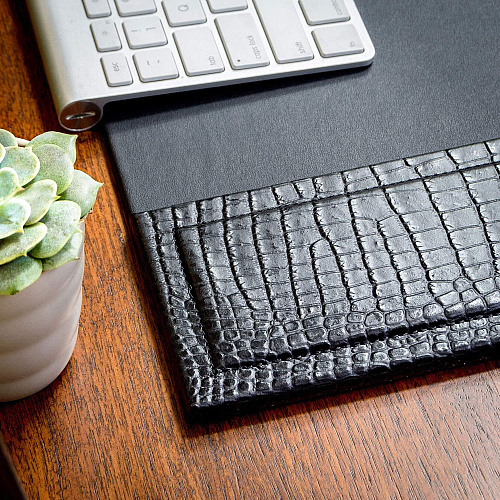 Dacasso Desk Pad Rectangular - 25.5" Width x 17.25000" Depth - Felt Black Backing - Top Grain Leather - Black - 1 Each (P2202)