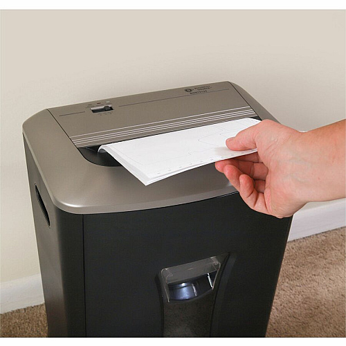 Business Source 6-gallon Bin Cross-cut Shredder Non-continuous Shredder - Cross Cut - 16 Per Pass - for shredding Paper, Staples, CD, DVD, Credit Card - P-3 - 8.88" Throat - 10 Minute Run Time - 30 Minute Cool Down Time - 6 gal Wastebin Capacit (BSN70120)