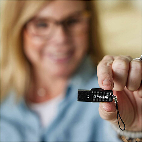 Verbatim 32GB Ergo USB Flash Drive - Black 32 GB - USB 2.0 - Black - Lifetime Warranty - 1 Each (70876)