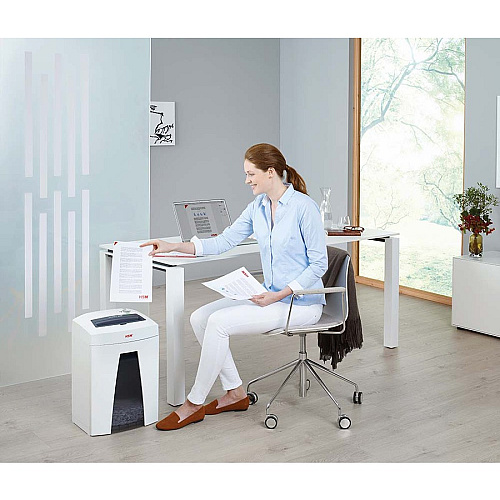 HSM SECURIO C18 - 1/4" Continuous Shredder - Strip Cut - 19 Per Pass - for shredding Staples, Paper, Paper Clip, Credit Card, CD, DVD - 0.250" Shred Size - P-2/O-2/T-2/E-2 - 9.06" Throat - 6.60 gal Wastebin Capacity - White, Black - TAA Complian (1911123)