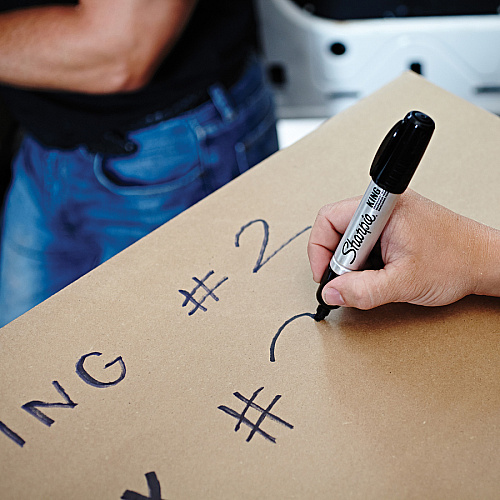 Sharpie King Size Permanent Markers Bold Chisel Marker Point - Black Ink - Plastic Barrel - 1 Dozen (15001A)