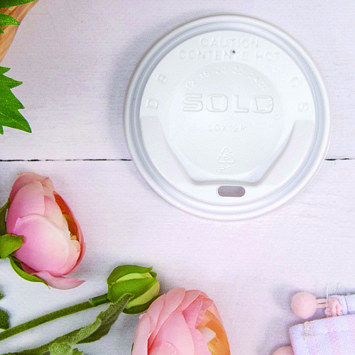 SOLO The Gourmet Lid Hot Cup Lids for Trophy Plus, Fits 12 oz to 20 oz, White, 1,500/Carton (LGXW2)