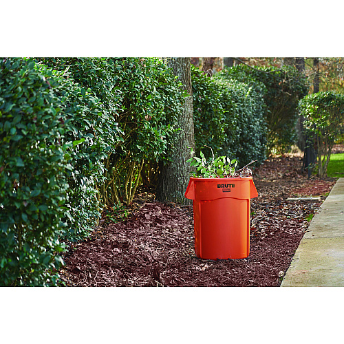 Rubbermaid Commercial Brute Round Container, 32 gal, Resin, Orange (2119308)