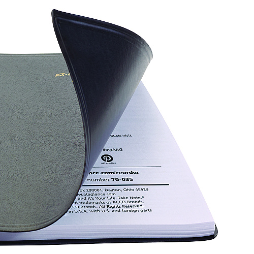 AT-A-GLANCE Daily Appointment Book with 15-Minute Appointments, One Day/Page: Mon to Sun, 8 x 5, Black Cover, 12-Month (Jan to Dec): 2026 (7080005)