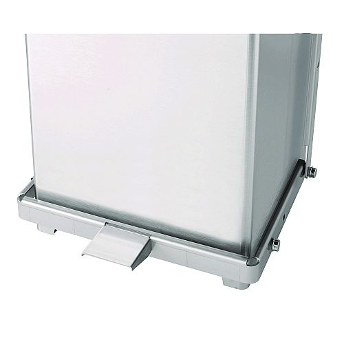 Rubbermaid Commercial Defenders Heavy-Duty Steel Step Can, 6.5 gal, Stainless Steel (ST12SSPL)
