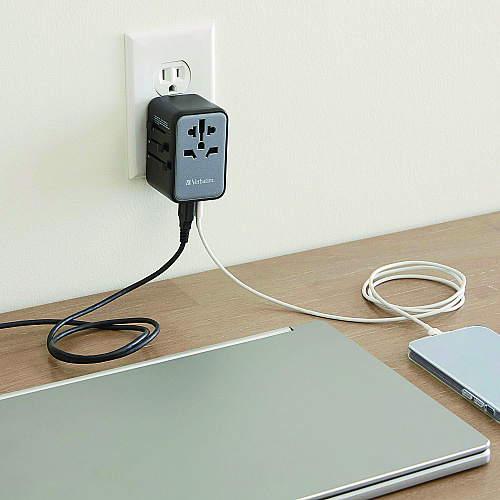Verbatim UTA-09 Gan III Universal Travel Adapter, (2) USB-A/(2) USB-C/USB-C with Power Delivery 3.0 (32124)