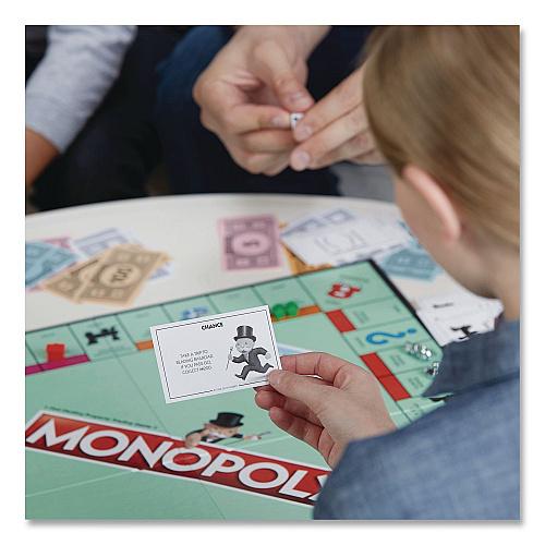 Hasbro Monopoly New Edition Classic Board Game, 2 to 8 Players, Ages 8 and Up, 117 Pieces (C1009)