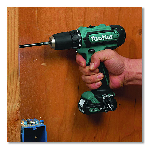 Makita 12V MAX CXT Lithium-Ion 3/8" Cordless Drill Driver Kit with Two Batteries (2 Ah), (Reconditioned) (FD05R1R)