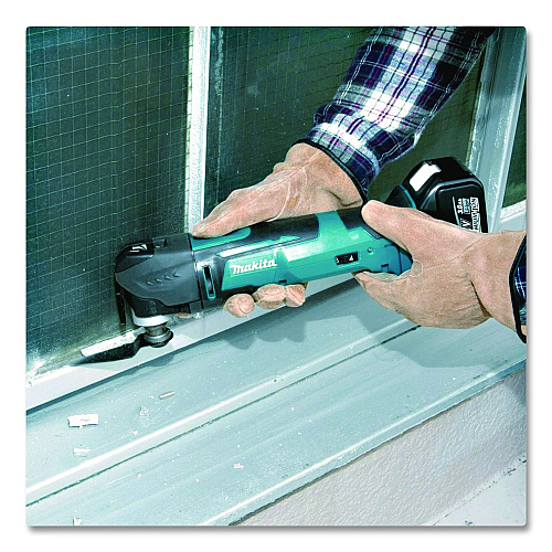 Makita LXT 18V Cordless Lithium-Ion Multi-Tool (Bare Tool) with Plunge Cut Blade and 2 Adapters, Variable Speed, 6,000 to 20,000 OPM (XMT03Z)