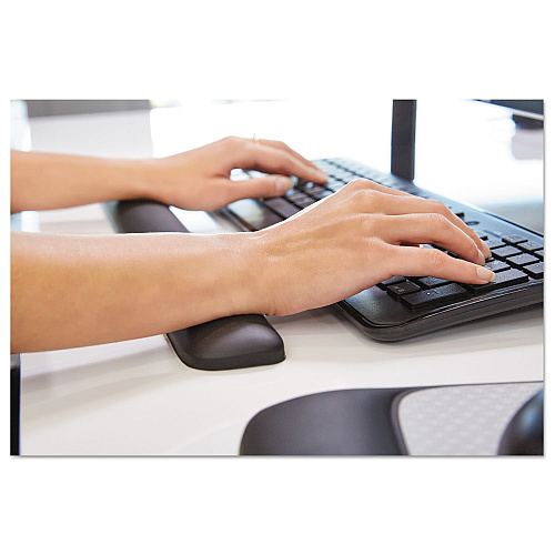 3M Gel Wrist Rest for Keyboards, 19 x 2, Black (WR85B)