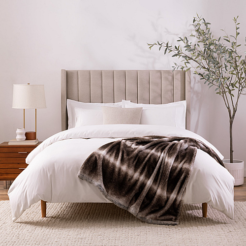 Aston & Arden Bronze Moon Faux Fur Throw 50x70 Brown - 1 Blanket (P-TH-FF-5070-BR)