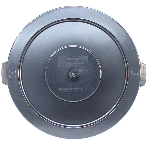 Gator Plus Container 32 Gallon Container Lid, Secure Fit, Durable Molded Construction, Drain Channels, Nsf 2 & 21 Certified, Made In Usa, Black, Case Of 6 (7733-5)
