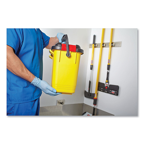 Rubbermaid HYGEN Charging Bucket, 6.8 gal, Yellow (Q95088YW)