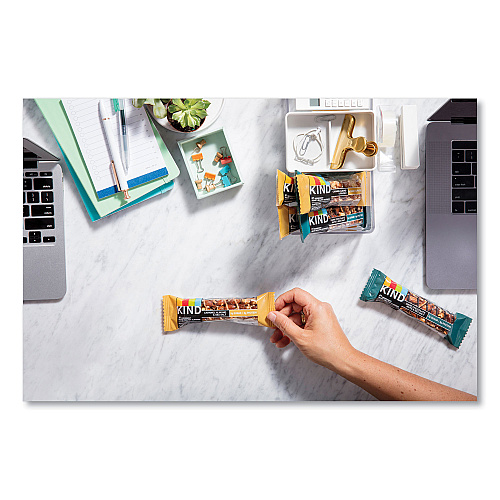 KIND Nuts and Spices Bar, Madagascar Vanilla Almond, 1.4 oz, 12/Box (17850)