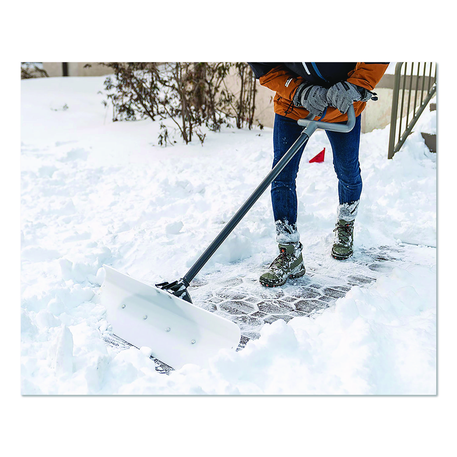 Suncast 24 Inch Ultra High Molecular Weight Steel-Resin Snow - View #11